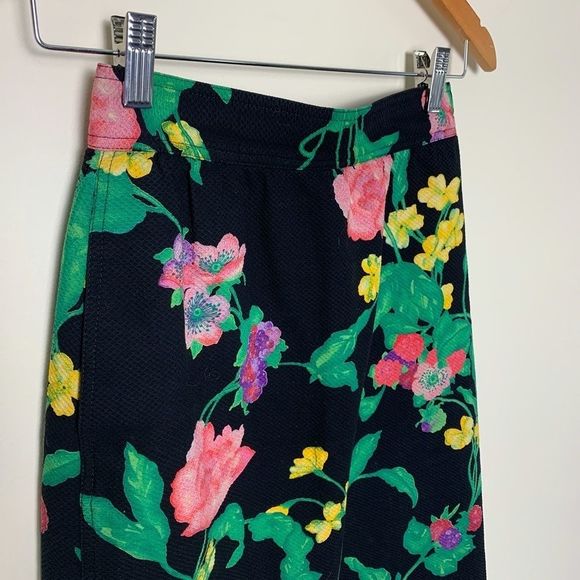 Vintage designer floral pencil skirt by Ungaro. - Picture 4 of 8
